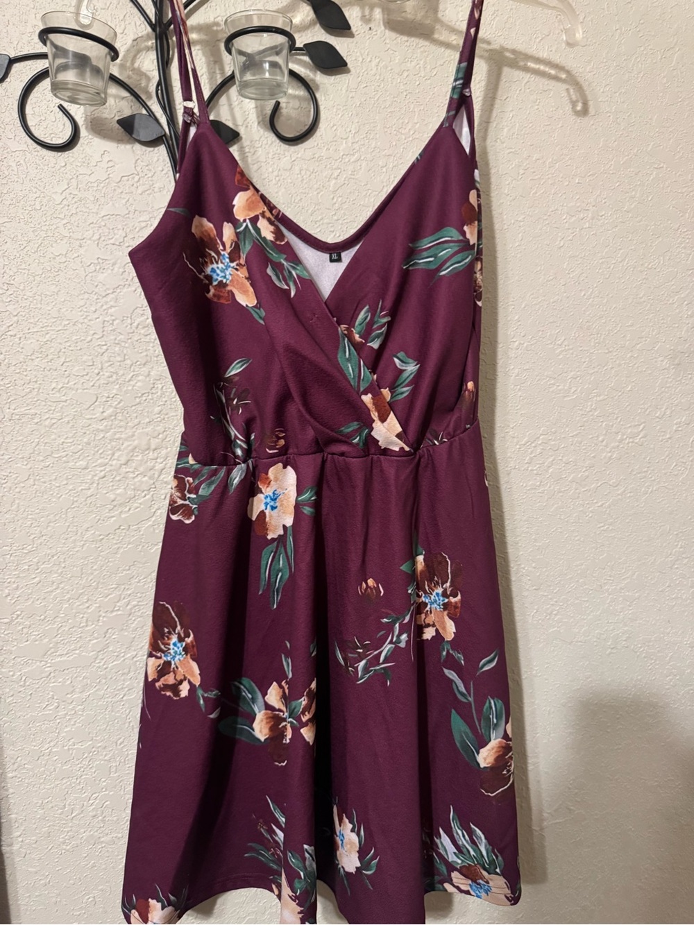 Women's Floral V-Neck Spaghetti Strap Dress - Burgundy